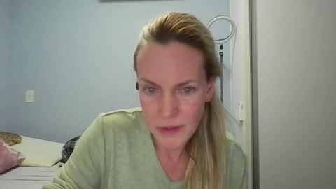 Anny online show from April 2026 12:27:01 AM