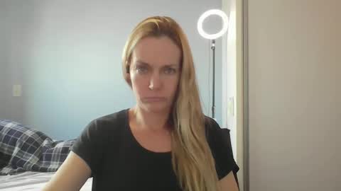 Anny online show from April 2026 12:33:01 PM