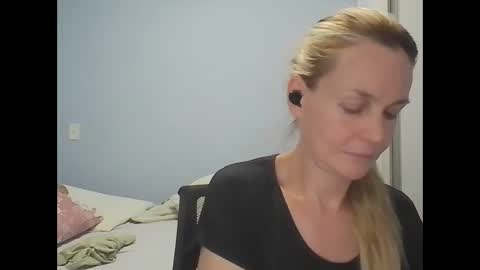 Anny online show from April 2026 12:13:02 AM