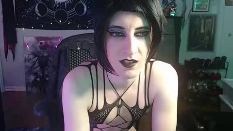 Snapshot of creamy_lust chatting on February 2025 01:13:02 AM Sylvia online show from February 2025 01:13:02 AM