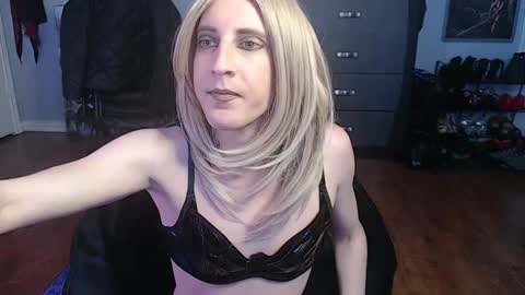 Snapshot of creamy_lust chatting on February 2025 03:42:02 AM Sylvia online show from February 2025 03:42:02 AM