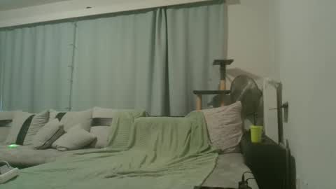 creamybiscuits12 online show from October 2025 04:49:01 PM