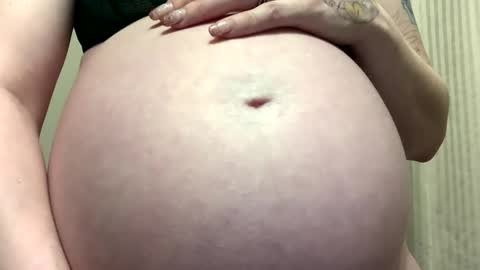 Snapshot of creative_k chatting on February 2026 04:33:01 PM Breed me daddy online show from February 2026 04:33:01 PM