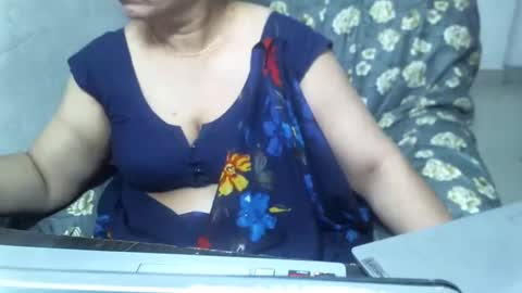 Snapshot of crezybhabihot chatting on January 2025 08:28:01 PM Sonika69 online show from January 2025 08:28:01 PM