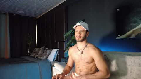 CRHISTIAN online show from October 2025 10:10:01 PM