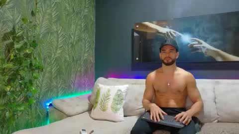 CRHISTIAN online show from April 2026 04:54:02 PM