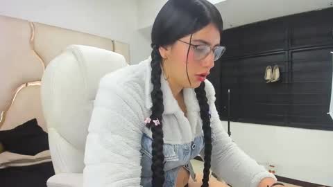 Snapshot of criistaal__ chatting on February 2025 04:37:02 AM Criistaal online show from February 2025 04:37:02 AM