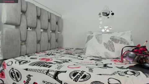 criistal_0 online show from April 2026 01:08:01 AM