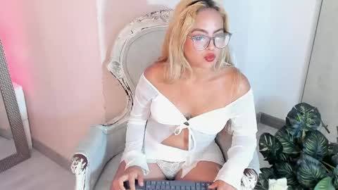 Snapshot of criistybloom chatting on May 2026 10:48:01 PM CristyBloom online show from May 2026 10:48:01 PM