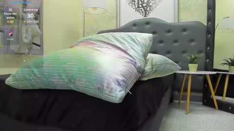 crissh 1 online show from February 2025 01:15:02 AM