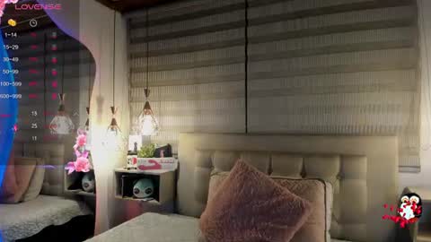 Snapshot of cristal__hot_1 chatting on June 2026 04:33:02 AM Cristal online show from June 2026 04:33:02 AM