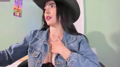 Cristal  online show from March 2025 06:00:01 PM