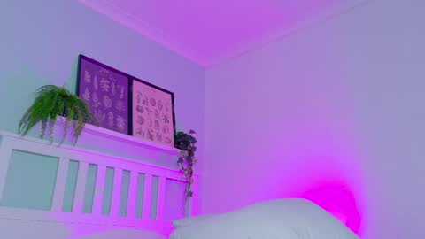 Nicole  Connection time 220pm-910pmCol online show from November 2025 08:30:01 PM