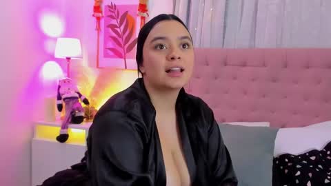 Snapshot of cristalcutte_ chatting on December 2024 05:19:02 PM Cristal Cute online show from December 2024 05:19:02 PM