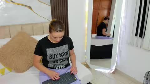 cristal walker online show from April 2026 10:26:01 AM