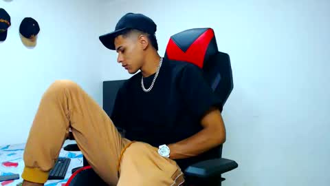 Snapshot of cristiantayron chatting on April 2026 07:17:02 AM cristian online show from April 2026 07:17:02 AM