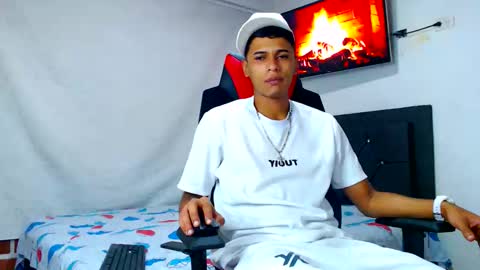 Snapshot of cristiantayron chatting on May 2026 07:24:02 AM cristian online show from May 2026 07:24:02 AM