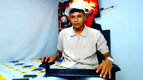 Snapshot of cristiantayron chatting on May 2026 06:43:01 AM cristian online show from May 2026 06:43:01 AM