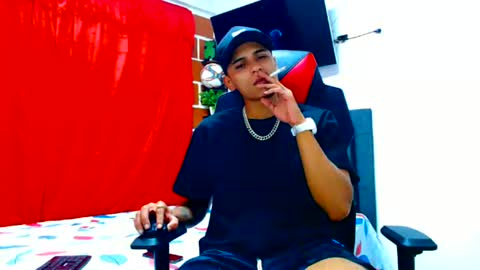 Snapshot of cristiantayron chatting on June 2026 07:51:02 AM cristian online show from June 2026 07:51:02 AM