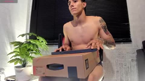 cristopher23  online show from February 2025 08:18:01 PM