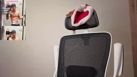 cristopher23  online show from December 2025 01:17:04 PM