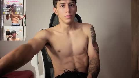 cristopher23  online show from December 2025 10:11:02 AM