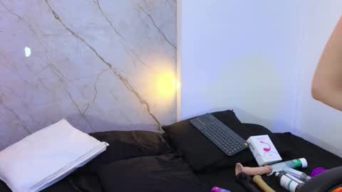 Cry online show from November 2025 10:21:01 PM