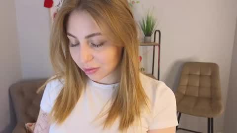 Snapshot of cryme_river chatting on June 2026 10:20:01 AM Mia online show from June 2026 10:20:01 AM