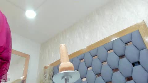 crystal_sm online show from April 2026 03:23:02 AM