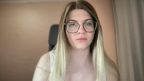 crystalblush01 online show from March 2026 06:37:01 PM