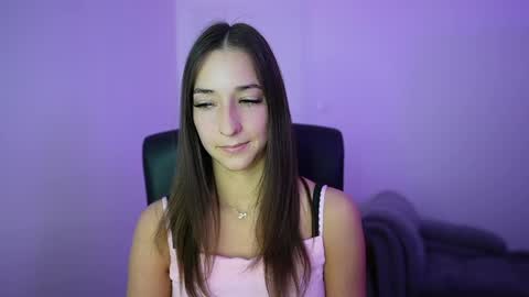 Snapshot of crystalbrunette18 chatting on May 2026 01:06:01 PM Crystalbrunette18 online show from May 2026 01:06:01 PM