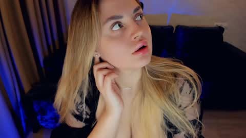 Snapshot of crystalemily chatting on January 2025 08:04:01 PM crystalemily online show from January 2025 08:04:01 PM