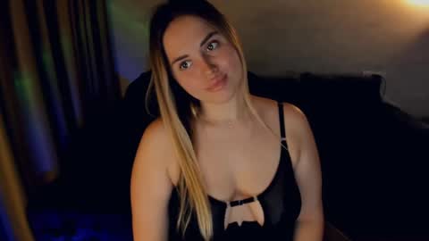 Snapshot of crystalemily chatting on February 2025 08:04:02 PM crystalemily online show from February 2025 08:04:02 PM