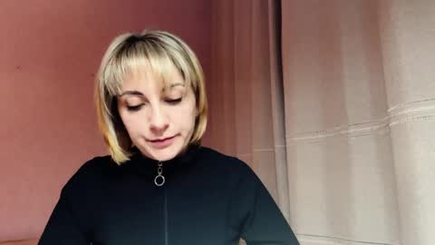 Snapshot of crystalfever_ chatting on May 2026 07:08:01 PM Mary online show from May 2026 07:08:01 PM