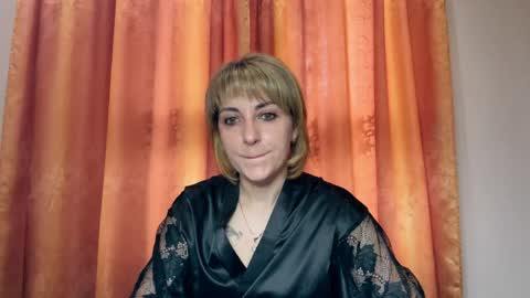 Snapshot of crystalfever_ chatting on May 2026 08:20:01 AM Mary online show from May 2026 08:20:01 AM