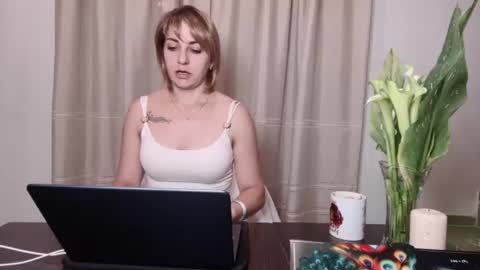 Snapshot of crystalfever_ chatting on August 2026 08:52:02 PM Mary online show from August 2026 08:52:02 PM