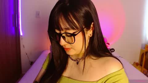 Olivia  online show from April 2026 02:33:01 PM