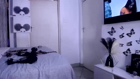 crystaljes online show from November 2025 05:56:02 PM