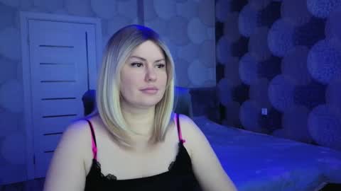 CrystalllEyes online show from October 2025 01:05:02 AM