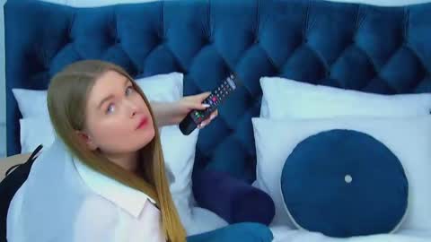Crystal online show from April 2026 02:27:02 AM