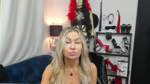 CrystalHotty online show from October 2025 05:07:02 AM