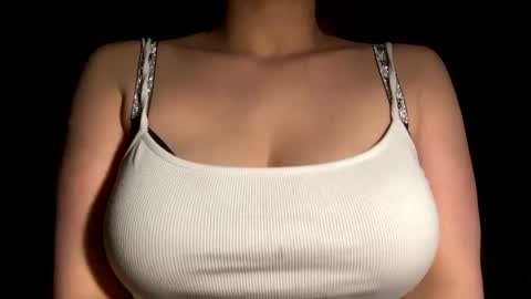 crystalyn777 online show from April 2026 04:40:01 AM