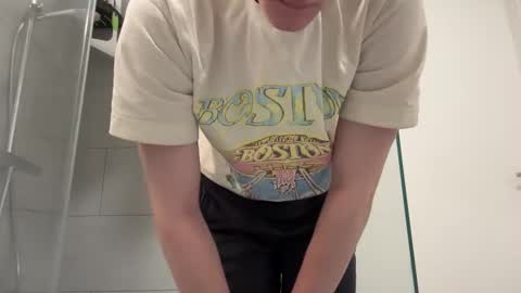 Snapshot of cube93 chatting on November 2025 04:20:02 PM cube93 online show from November 2025 04:20:02 PM