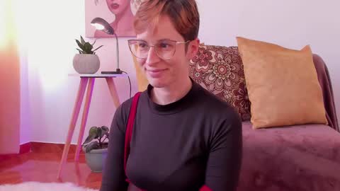 Leonela online show from February 2025 06:48:02 PM