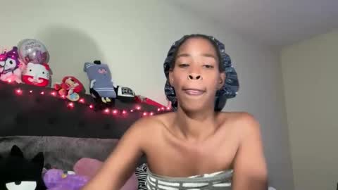 Snapshot of cum2charmxx chatting on October 2025 01:44:02 PM cum2charmxx online show from October 2025 01:44:02 PM