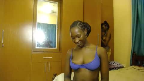 Snapshot of cum_bhaddie chatting on October 2025 05:52:01 AM Cammy online show from October 2025 05:52:01 AM