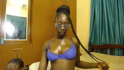 Snapshot of cum_bhaddie chatting on October 2025 05:58:02 PM Cammy online show from October 2025 05:58:02 PM