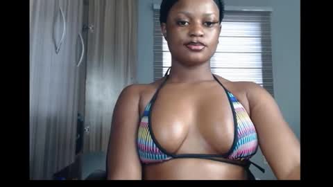 Snapshot of cum_ebony_petitxx chatting on October 2025 07:29:01 AM cath online show from October 2025 07:29:01 AM