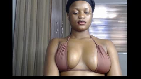 Snapshot of cum_ebony_petitxx chatting on October 2025 07:31:02 AM cath online show from October 2025 07:31:02 AM