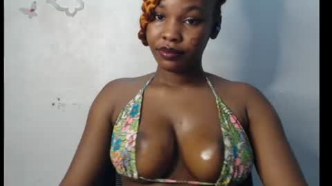 Snapshot of cum_ebony_xxxpetit chatting on June 2026 01:59:02 AM Teeha online show from June 2026 01:59:02 AM